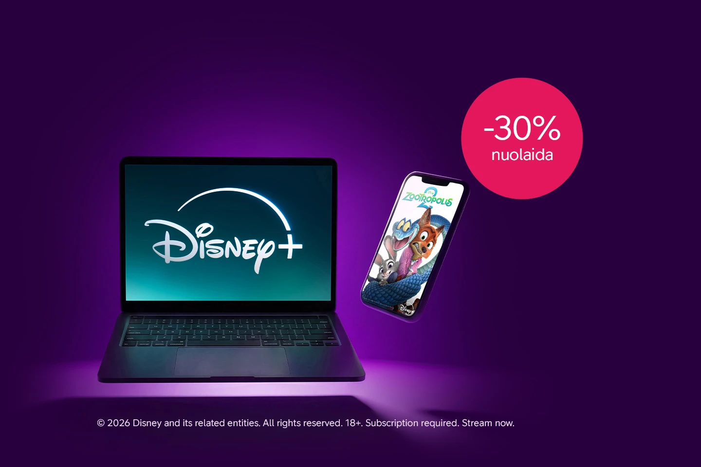 Nešiojamas kompiuteris su Disney+ logotipu ekrane ir išmanusis telefonas, kuriame matomas Zootropolis 2 plakatas, violetiniame fone su 30 % nuolaidos žyma.