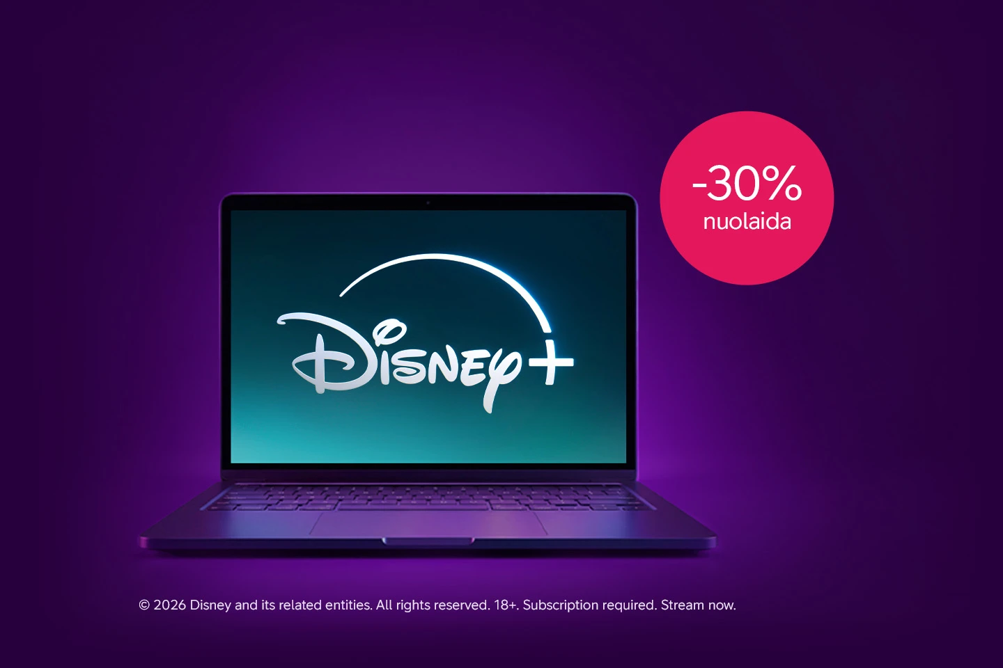 Nešiojamas kompiuteris su Disney+ logotipu ekrane, violetiniame fone matoma 30 % nuolaidos žyma.