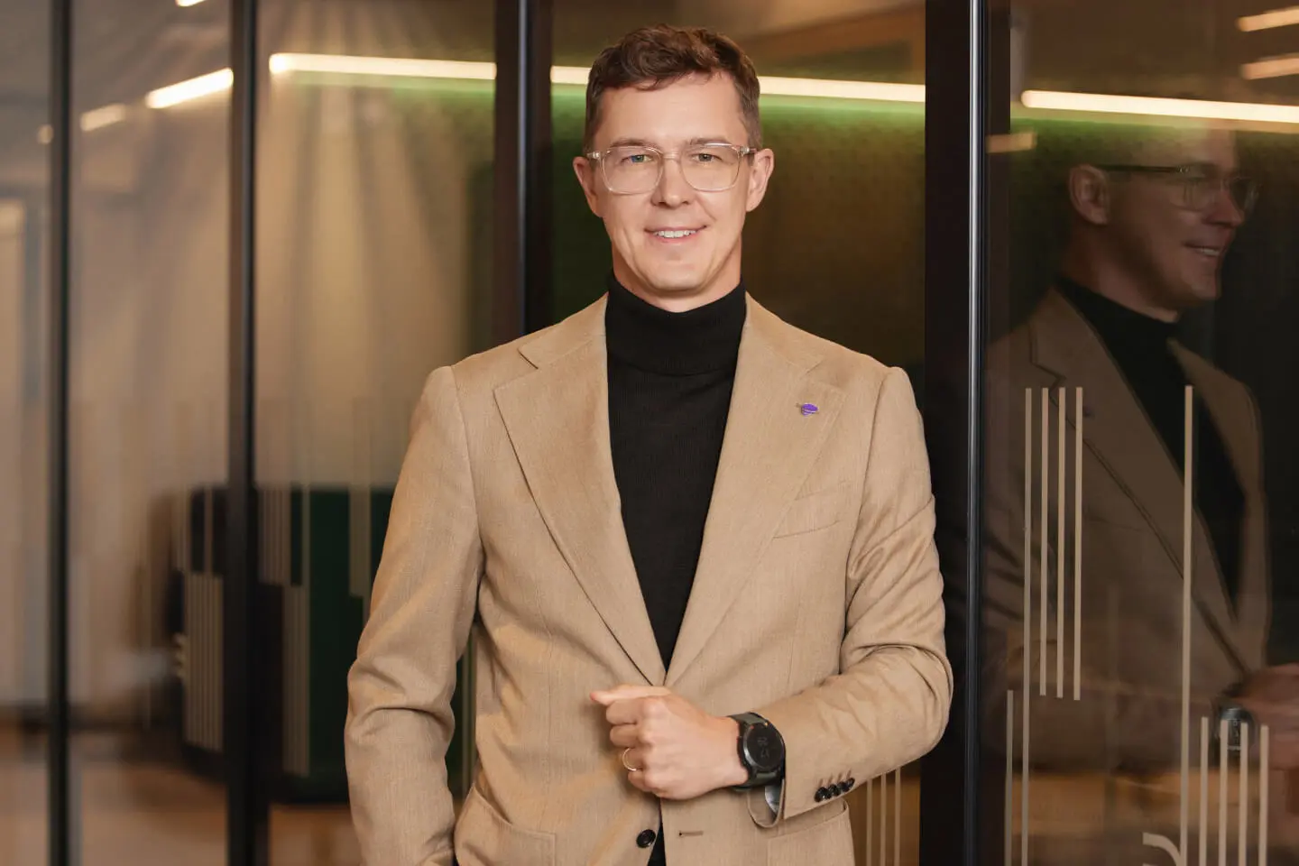 Vygintas Domarkas yra „Telia“ technologijų vertėjas. Jo talentas – sudėtingą inžinerinį mechanizmą paversti malonia patirtimi klientui. Vygintas su komanda rūpinasi ne tik aukščiausia tinklo kokybe Lietuvoje, bet ir sumaniai įdarbina dirbtinį intelektą, kad paslaugos veiktų dar sklandžiau.