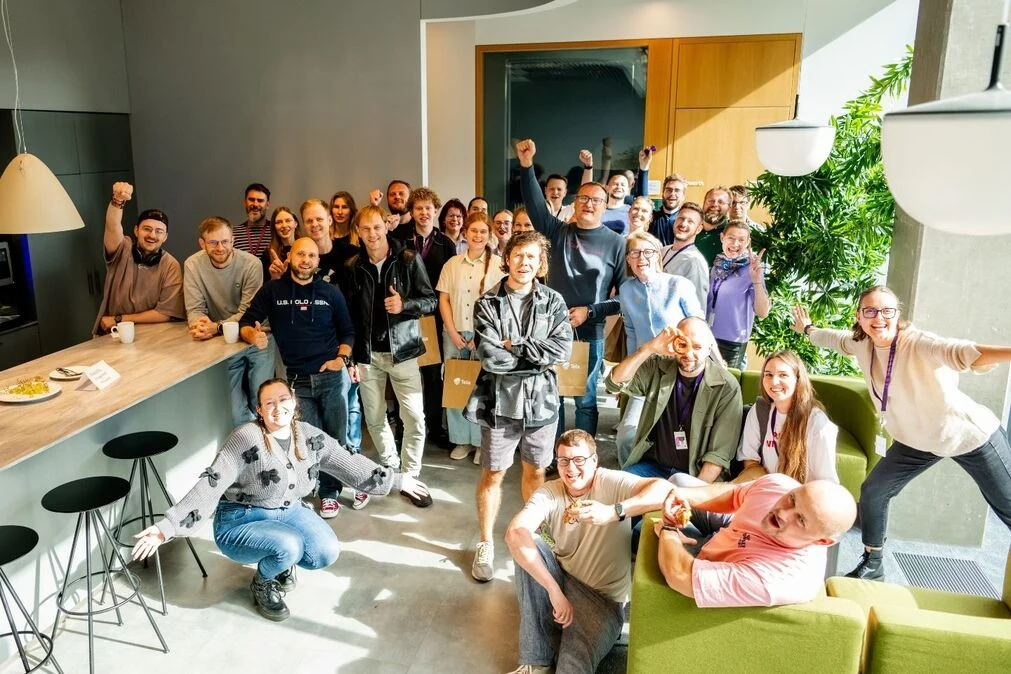 „Office Olympics“ dalyvių „Telia“ darbuotojų bendra nuotrauka.