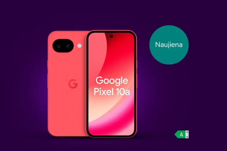 Koralinės spalvos „Google Pixel 10a“ išmanusis telefonas pavaizduotas iš priekio ir galo violetiniame fone. Šalia matomas žalias apskritimas su užrašu „Naujiena“.