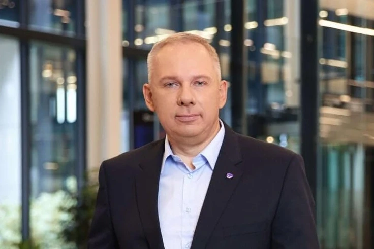 Darius – „Telia“ kibernetinio saugumo vadovas. Kaip sako pats: „Kad galėtume teikti saugias paslaugas, pati įmonė turi būti saugi.“ Jis „baltasis hakeris“, kurio komanda saugo „Telia“ sistemas ir leidžia klientams jaustis ramiai, nes kibernetiniai nusikaltėliai į įmonę taikosi nuolat. Dariaus komanda kasdien sustabdo apie milijoną kenkėjiškų užklausų.