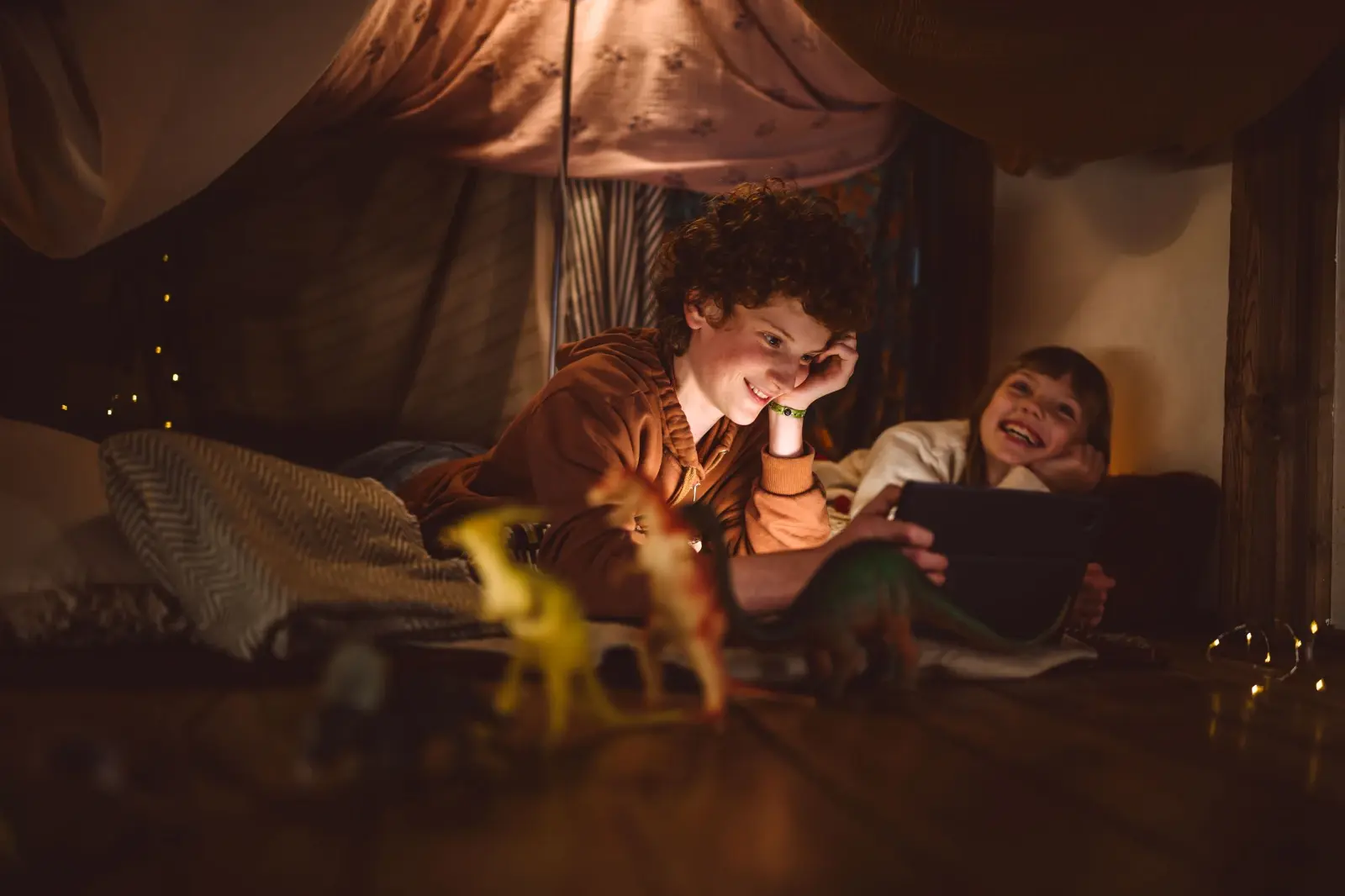 Kadras iš Telia Kalėdų reklamos „Kalėdos – visokios. Ir visos jos Kalėdos“.