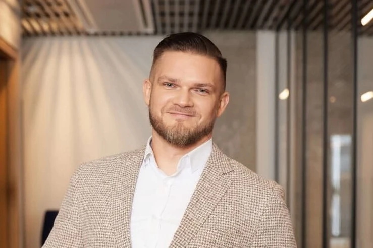 Remigijus ir jo komanda kuria bei prižiūri daugiau nei 70 ryšio produktų ir paslaugų. Būtent jis paverčia idėjas realiais įrankiais, kuriuos naudoja klientai. Pavyzdžiui, Remigijaus komanda sukūrė daiktų interneto (angl. IoT) platformą, kuri leidžia verslams patiems lengvai valdyti šimtų ar tūkstančių įrenginių ryšį vienoje vietoje.
