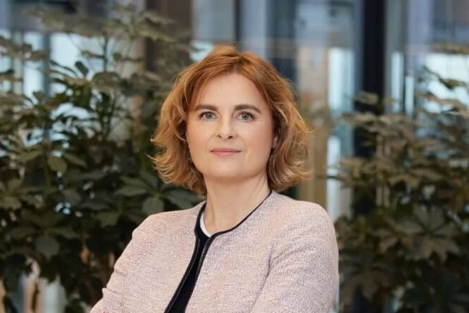 Agnė yra „Telia“ B2B kibernetinio saugumo paslaugų smegenys – ji kuria, aprašo ir rūpinasi visu verslui skirtų saugumo paslaugų krepšeliu. Jos techninės žinios leidžia sklandžiai komunikuoti su ekspertais ir partneriais, o sudėtingą techninę informaciją ji geba paversti aiškia, suprantama tiek klientams, tiek komercinėms komandoms.