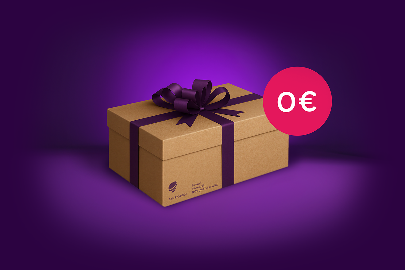 Kartoninė dėžė su kaspinu tamsiame fone